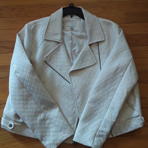 a new day Jackets & Blazers - Cropped XL cream jacket